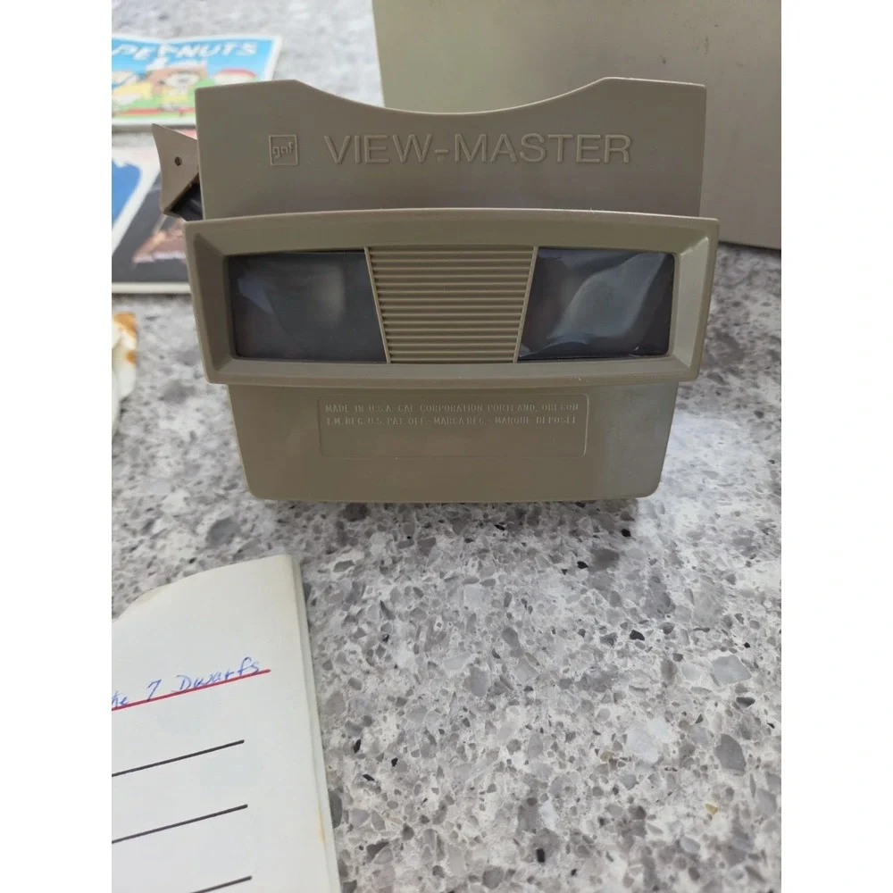 1960's - 70's Vintage GAF View-Master Classic Beige Viewer And Flims